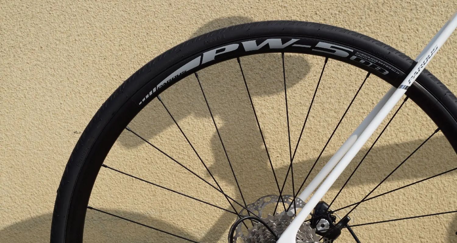 Vành nhôm siêu nhẹ và Lốp CST CZAR 700x28C